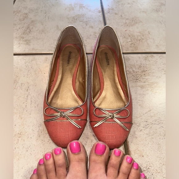 Women’s cute salmon pink flats with metallic trim and bow Dress Barn well loved - Picture 4 of 13